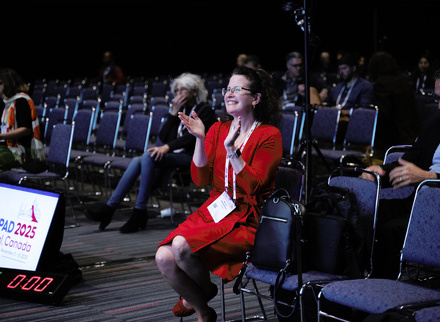 ISPAD2025 applauding lady.jpg